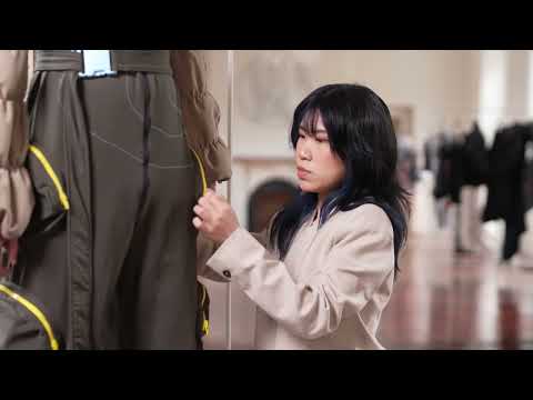 Preview image for the external video "Griffith Creative Show 2022 | Fashion Design | Venus Chan".