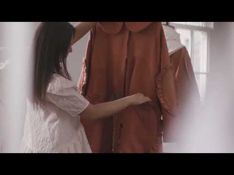 Preview image for the external video "BA (hons) in Fashion Design Graduate - Clara Salinger".