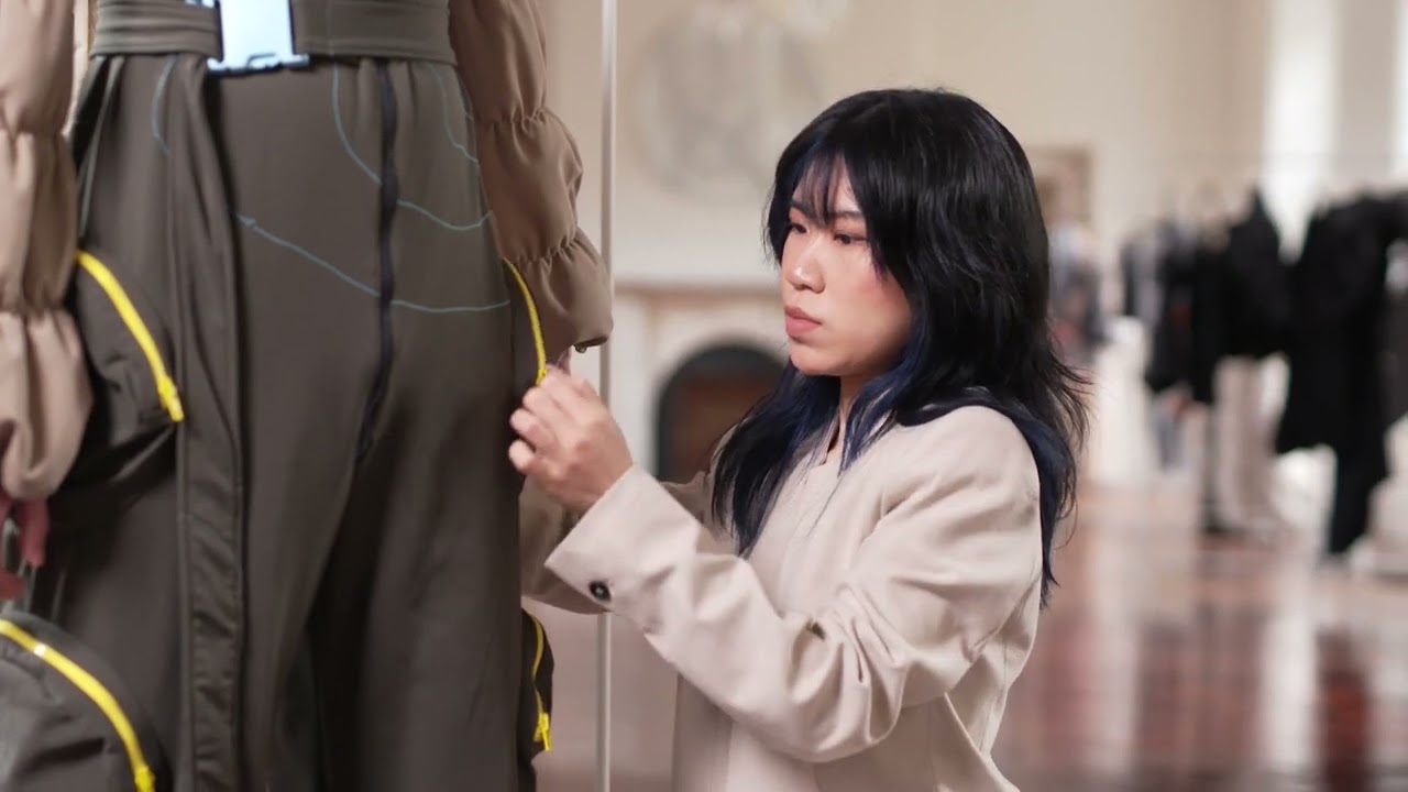 Preview image for the external video "Griffith Creative Show 2022 | Fashion Design | Venus Chan".