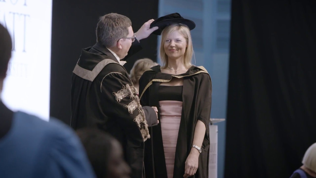 Preview image for the external video "Meet Sinead Noonan, MBA graduate from Ireland".