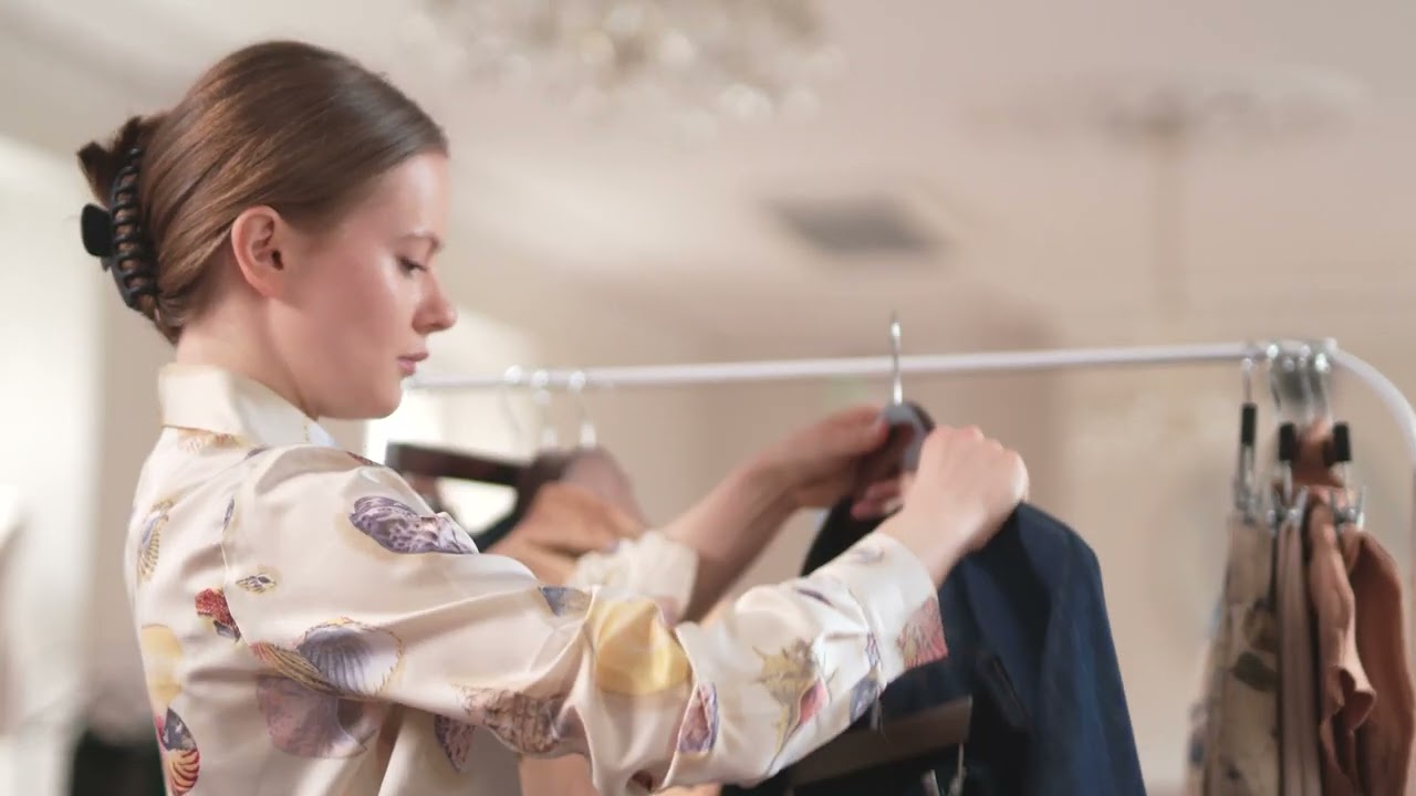 Preview image for the external video "Griffith Creative Show 2022 | Fashion Design | Sophia Sauer".