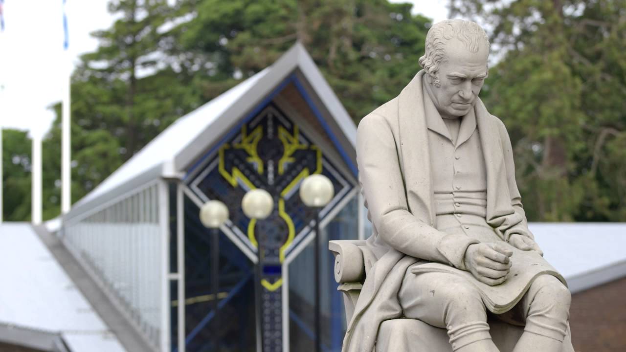 Preview image for the external video "All you need to know about the Edinburgh Business School MBA structure, Heriot-Watt University".