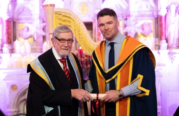 peter o'mahony receives award at griffith college