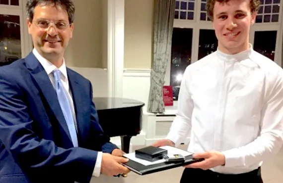 Fiachra de hOra receiving the Arthur Darley Memorial Prize