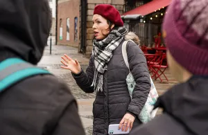 Eva Kelly - Women Walk the City