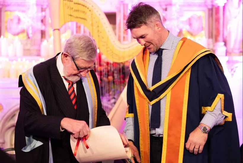 peter o'mahony receives award at griffith college