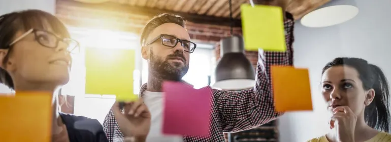 students with post it notes