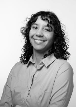 Professional black and white portrait of Karoline Soares